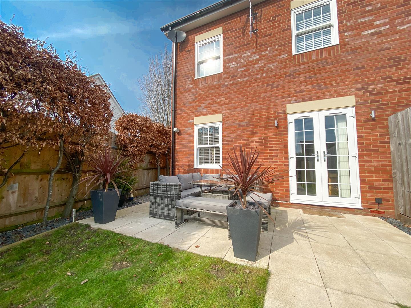 Property in White Hart Lane, Portchester, PO16