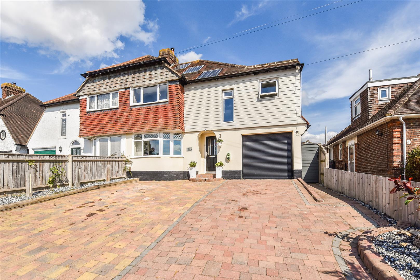 Property in Leith Avenue, Fareham, PO16