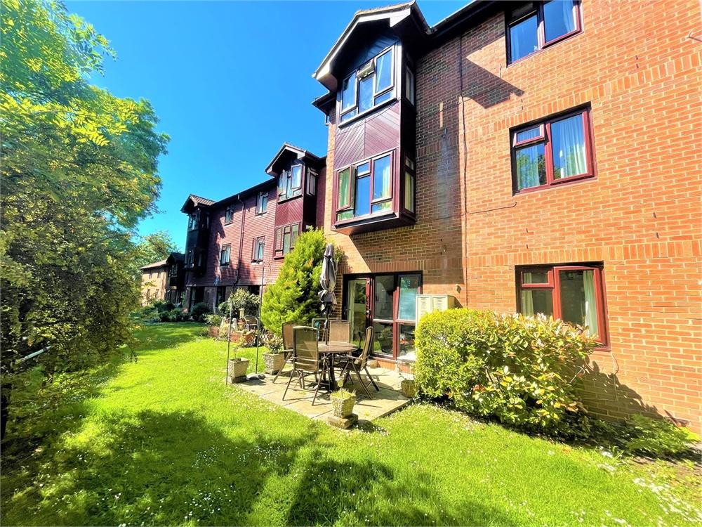 Property in Francis Court, GUILDFORD, GU2