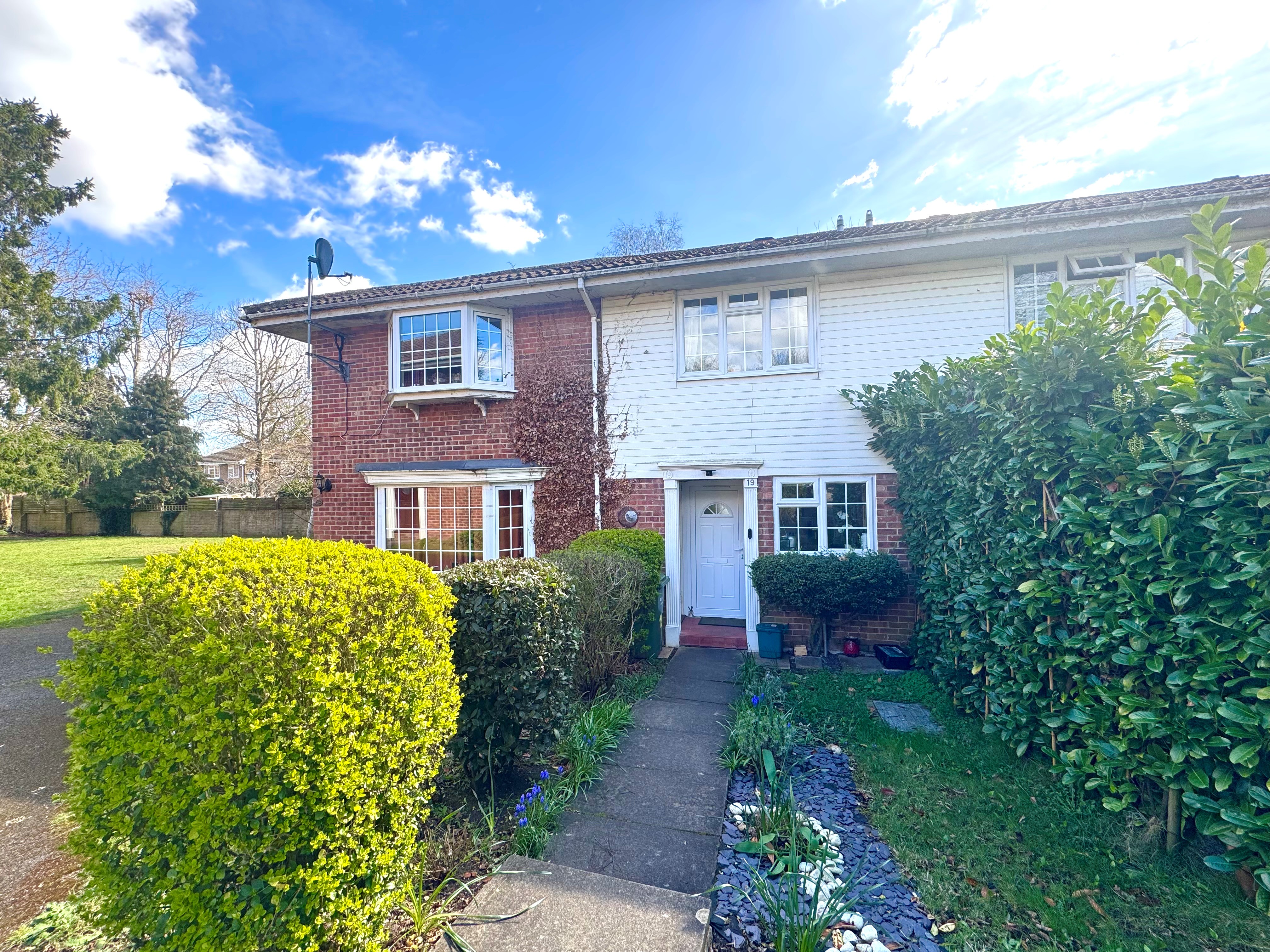 Shelton Close, Guildford, GU2