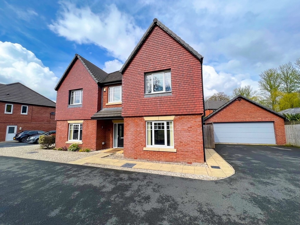 Property in Chaworth Close, Alfreton, DE55 7PT