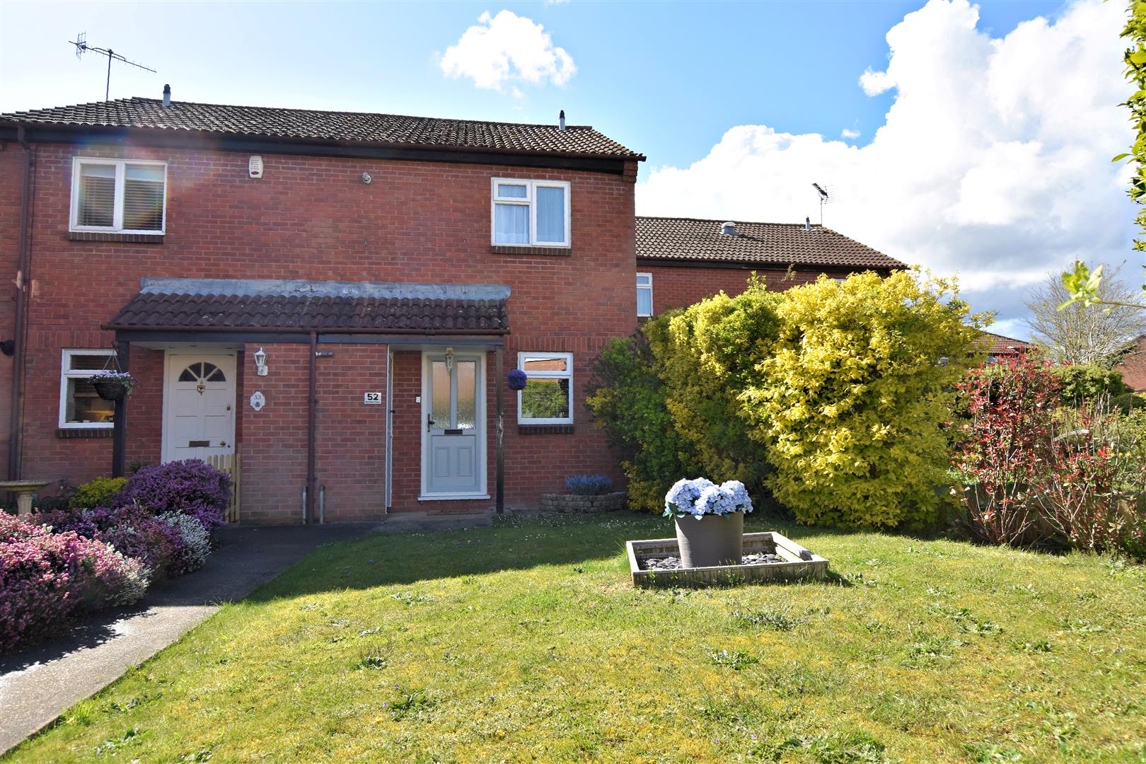Property in Berkeley Close, Abbots Langley, WD5