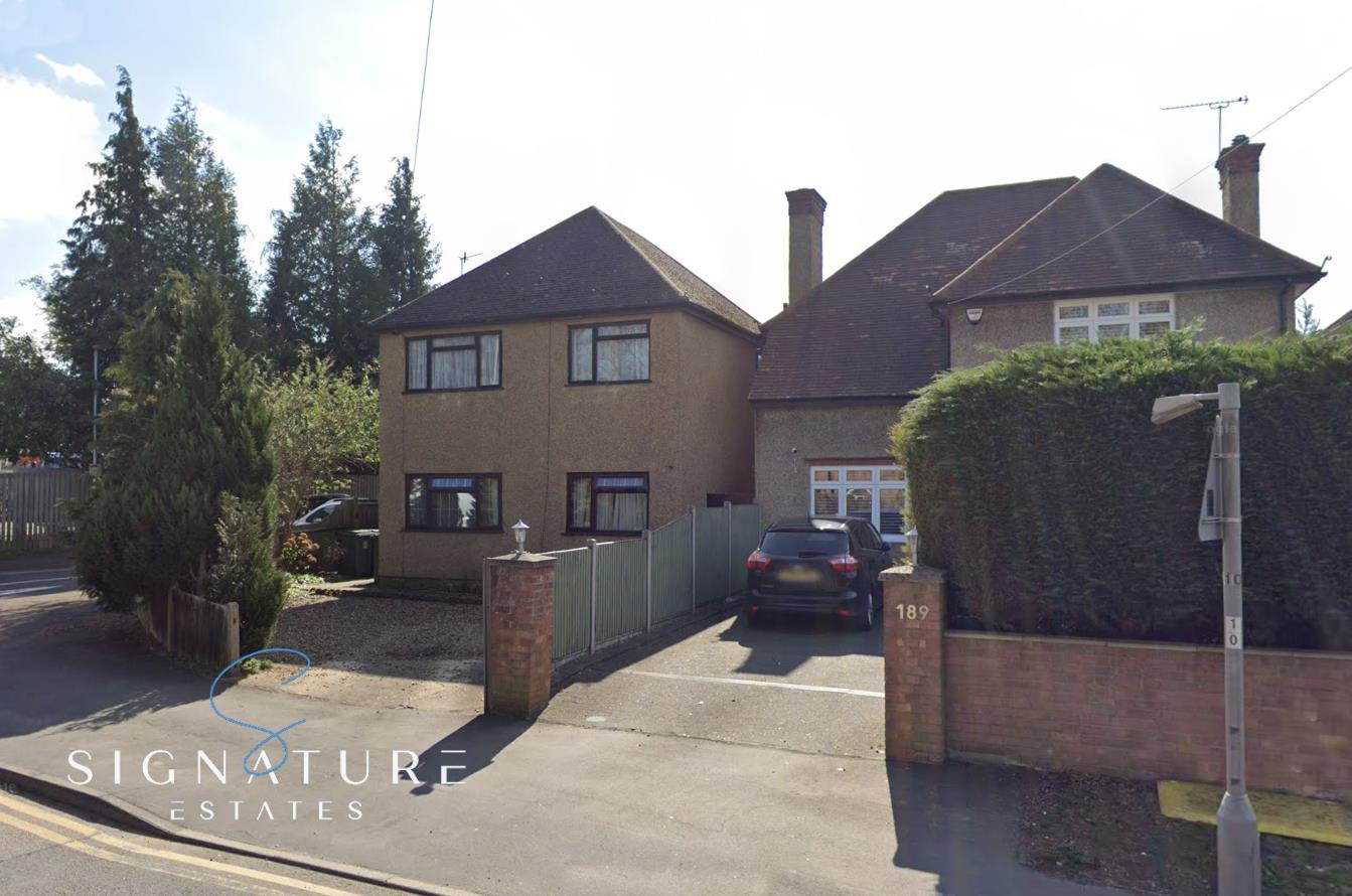 Property in Sheepcot Lane, Watford, WD25