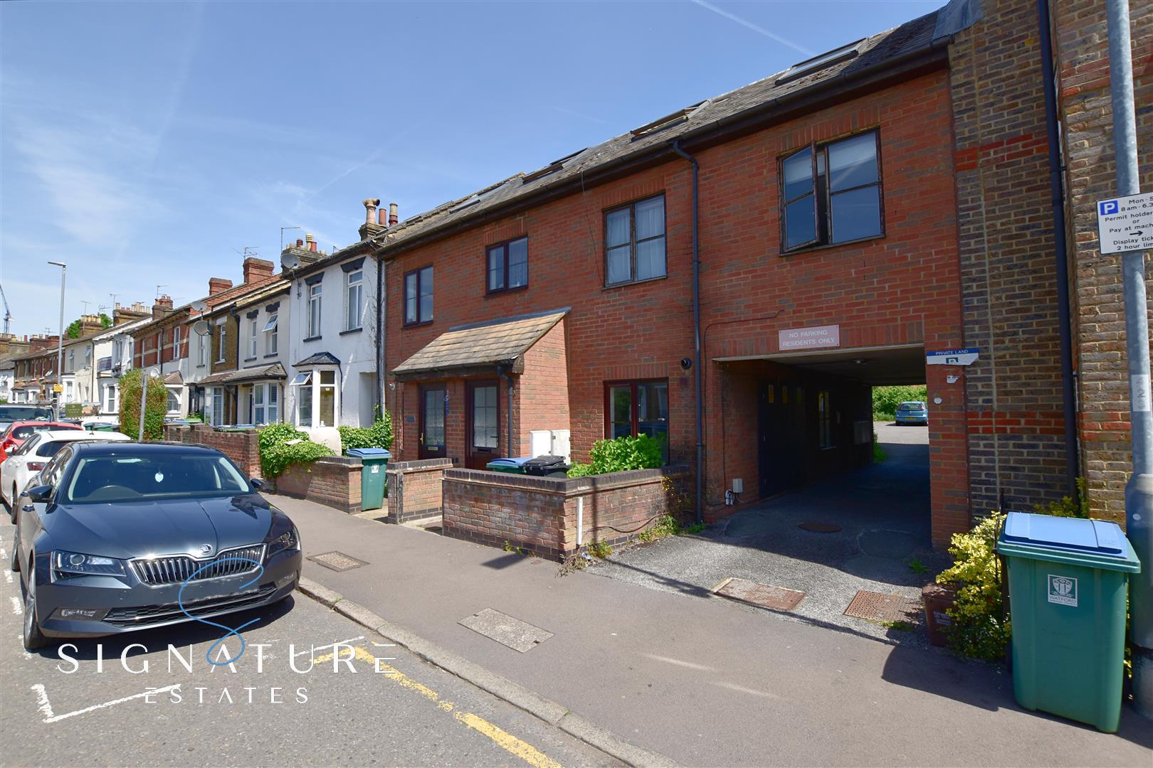 Property in Queens Rd, Watford, WD17