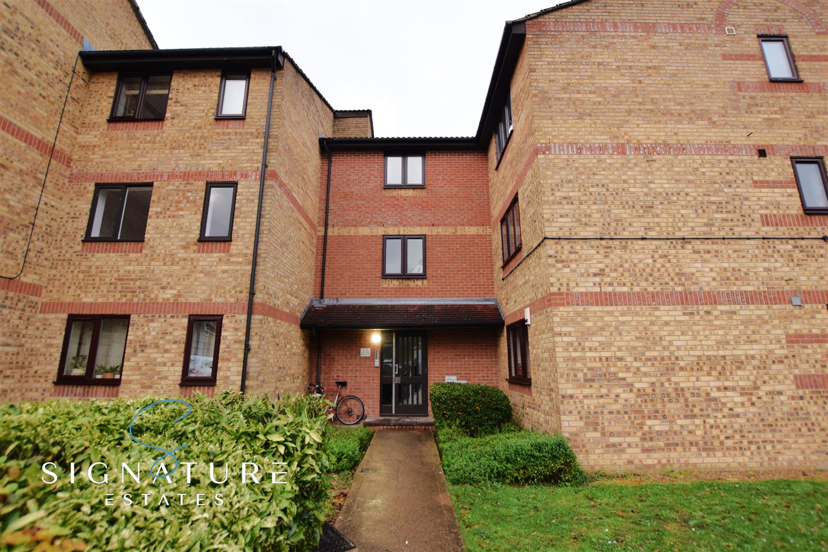 Mull House, Watford, WD18