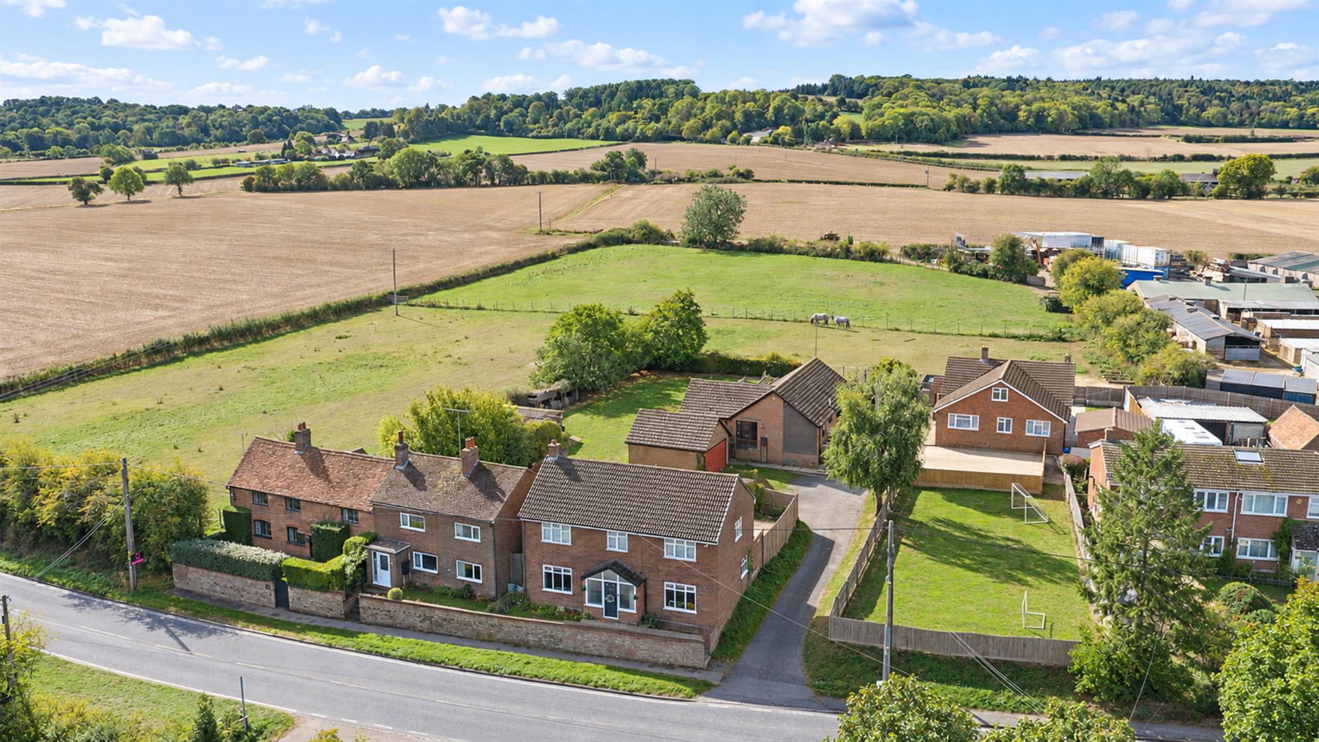 Main Road South, Berkhamsted, HP4