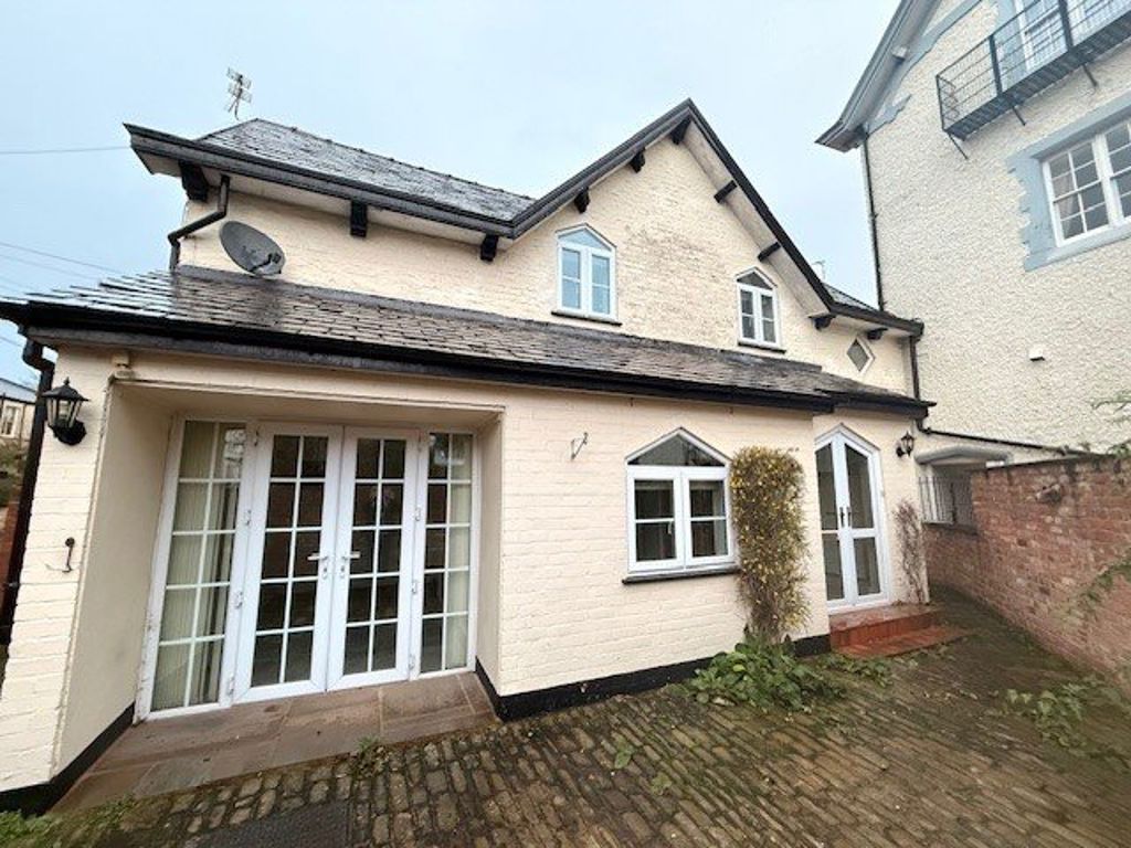 Albert Square, Bowdon, WA14