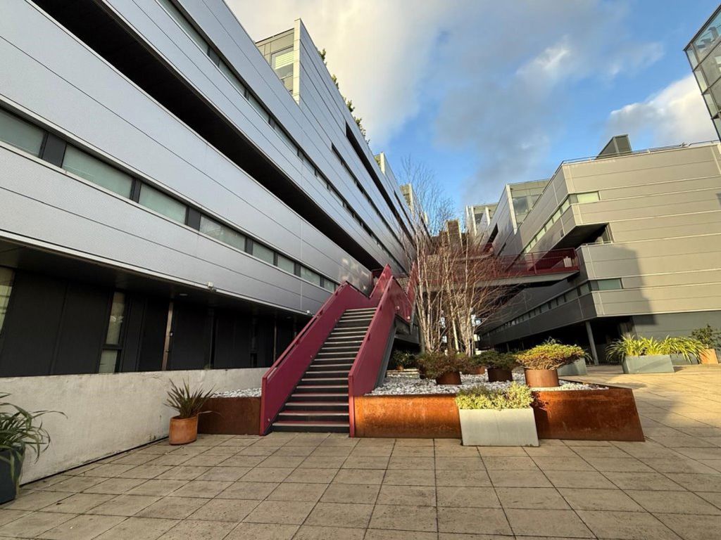 Woodfield Road, Altrincham, WA14