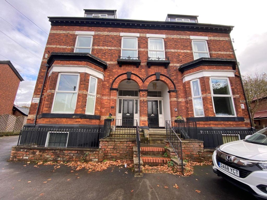 Highfield Avenue, Sale, M33