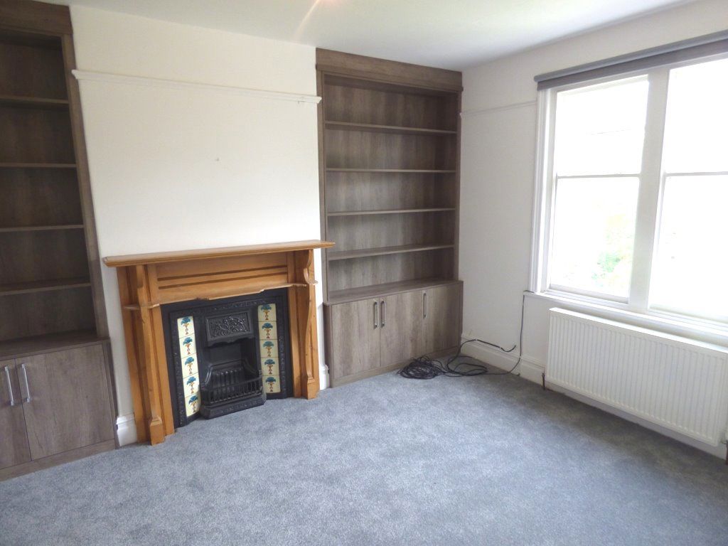 - Westgate Road, Hale, WA15