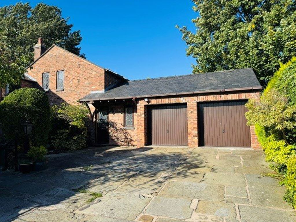 Roan Mews, Macclesfield, SK11