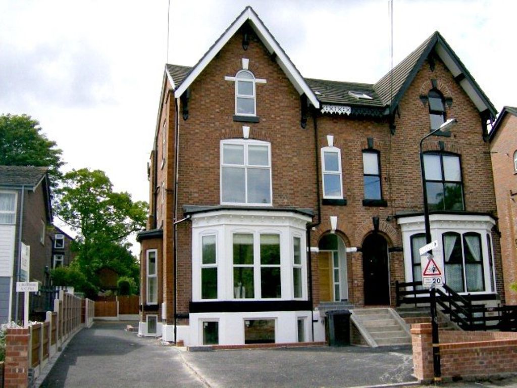 Property in 4 7 Irlam Road, Sale, M33