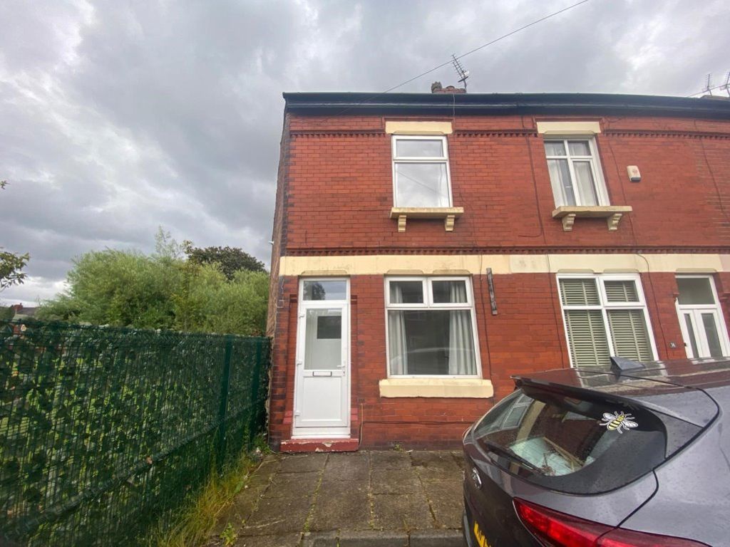 James Street, Cheshire, M33
