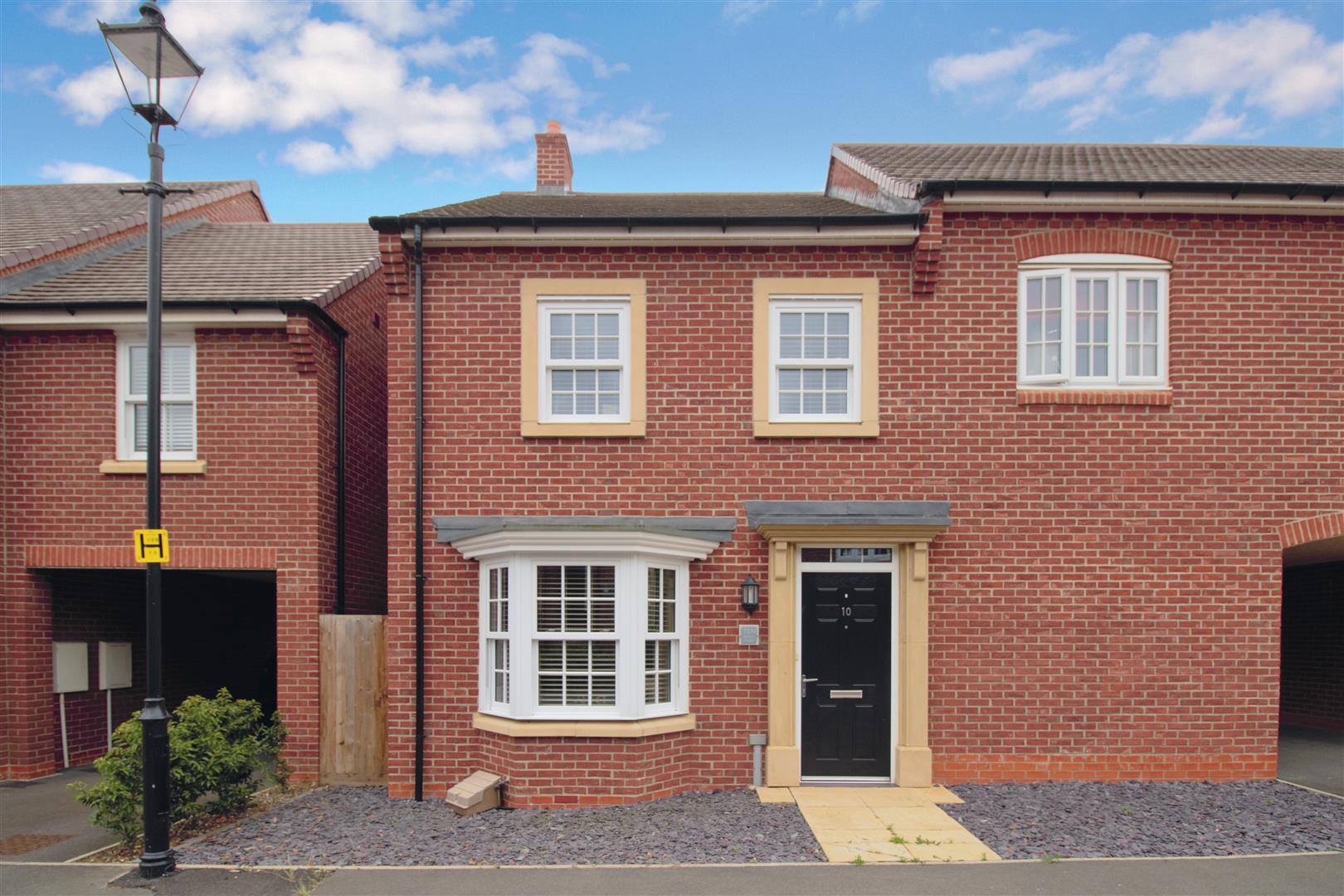 Property in Rowan Close, Great Denham, Bedford, Bedfordshire, MK40 4SJ