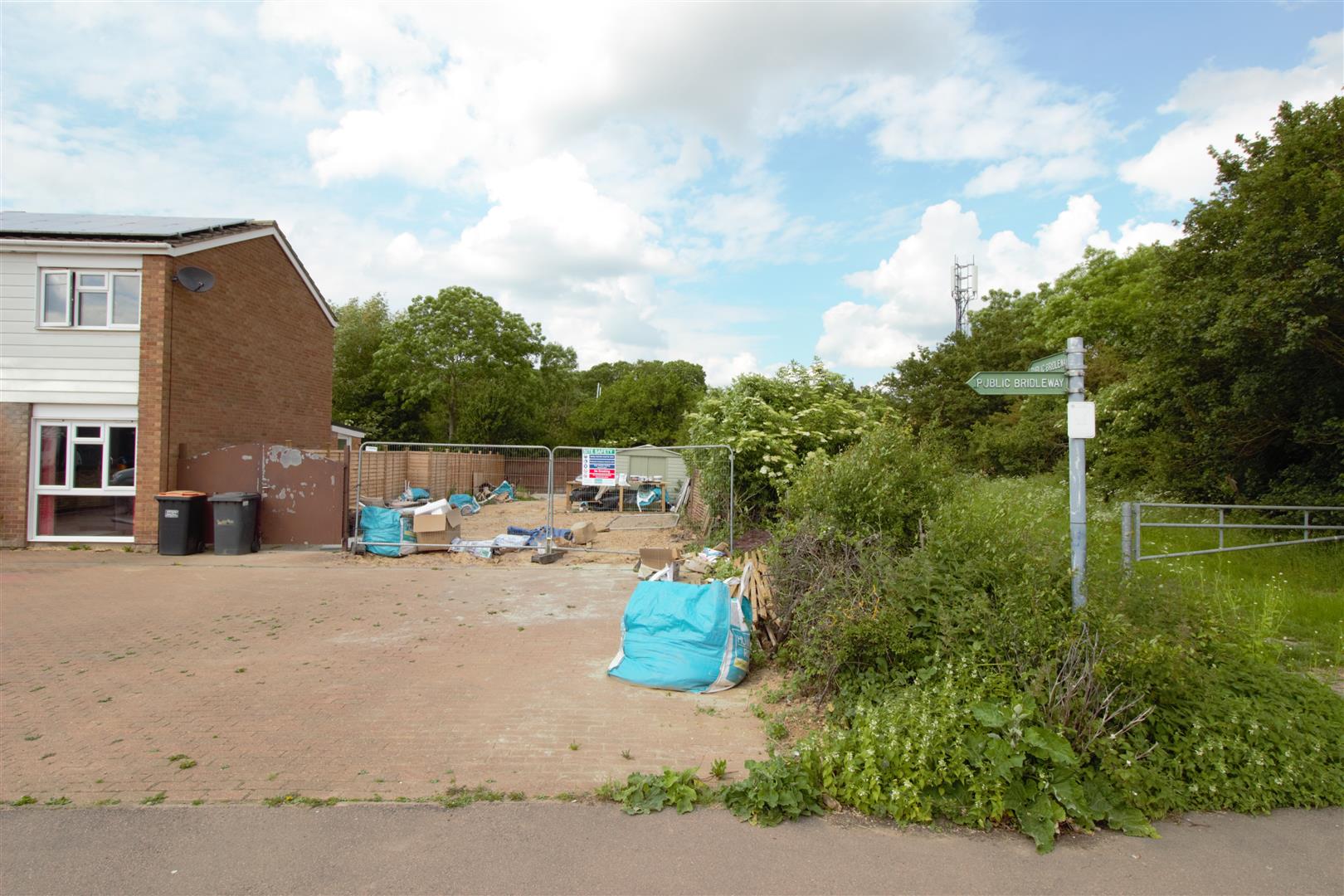 Property in Wentworth Drive, Bedford, Bedfordshire, MK41 8QA