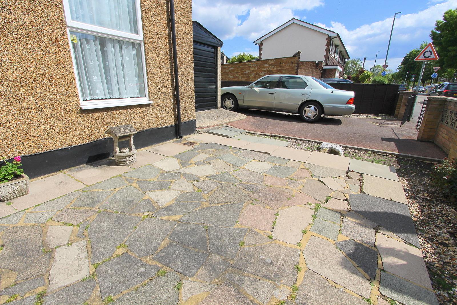 Property in Green Wrythe Lane, Carshalton, SM5