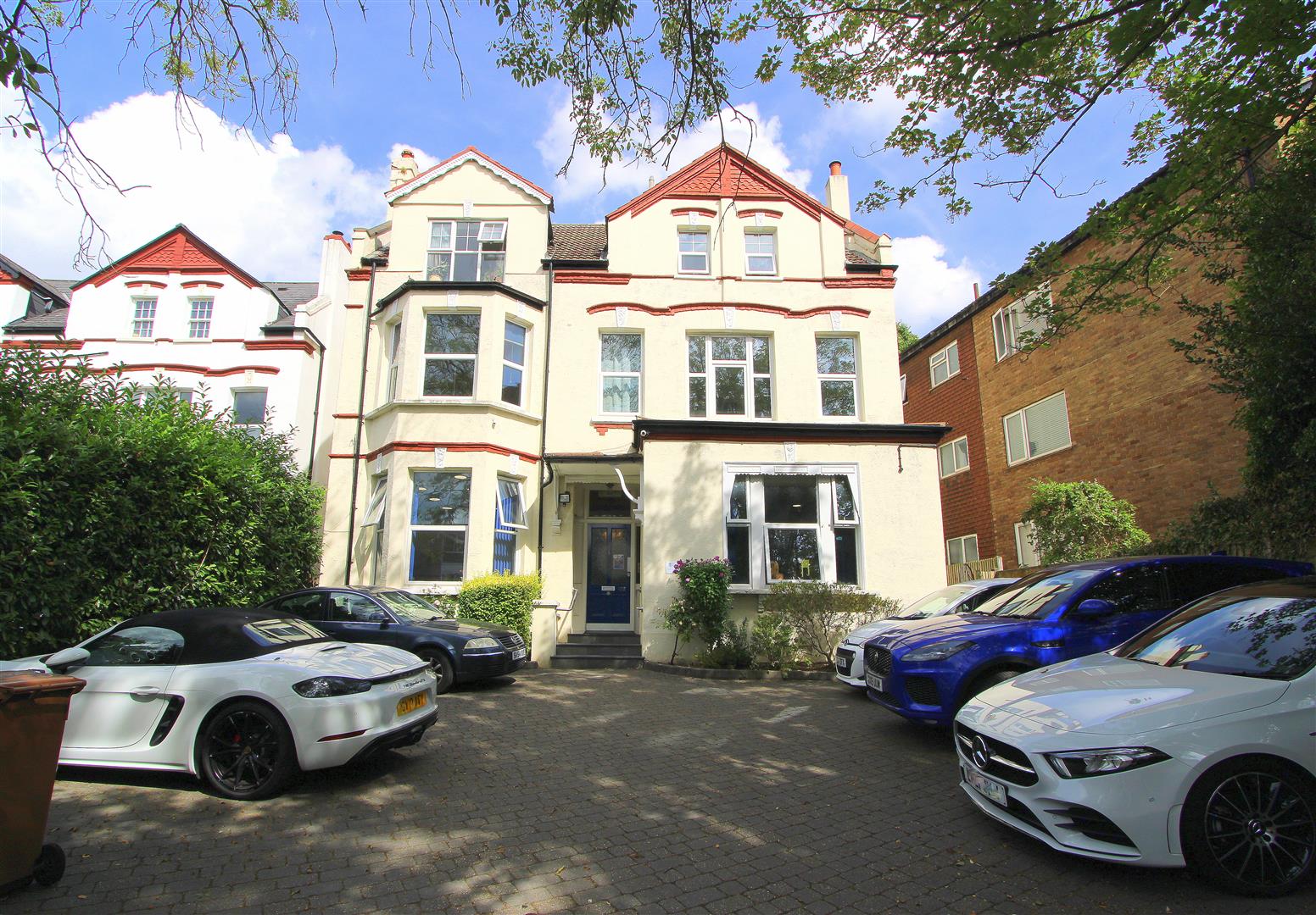 Property in Brighton Road, Sutton, SM2