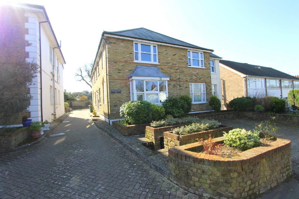 Property in Wales Avenue, Carshalton Beeches, SM5