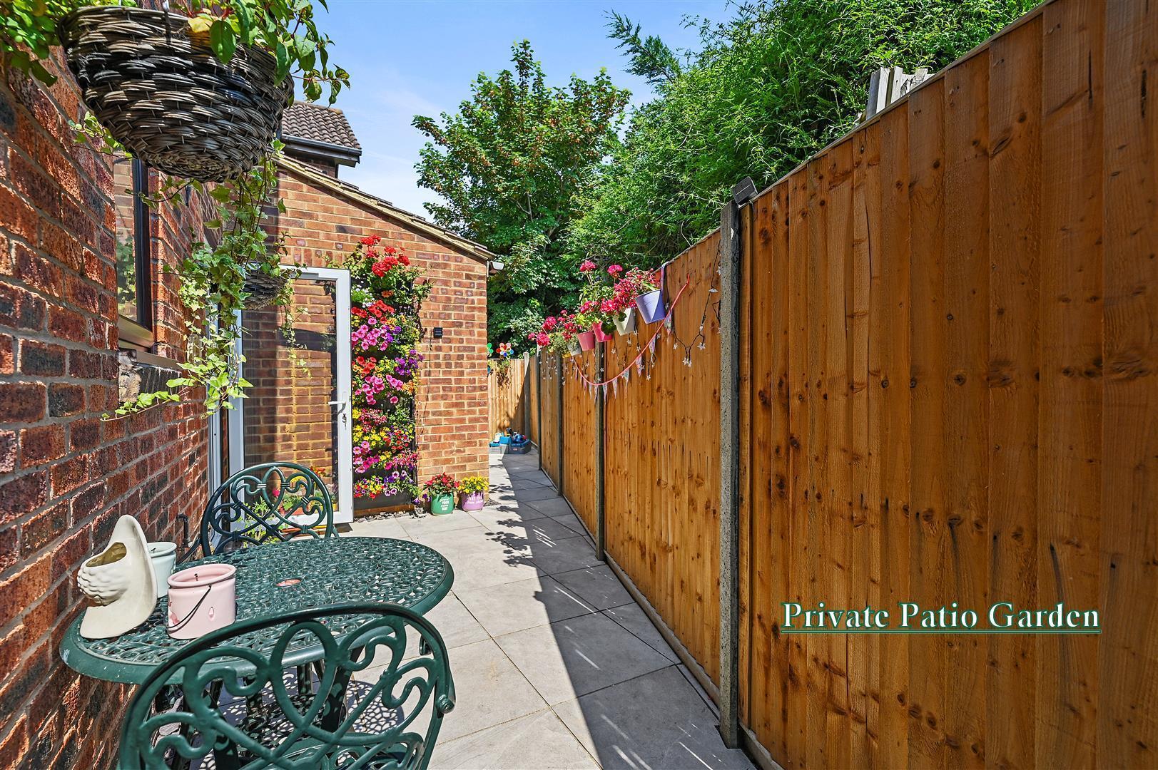 Property in Alpine View, Carshalton Beeches, SM5