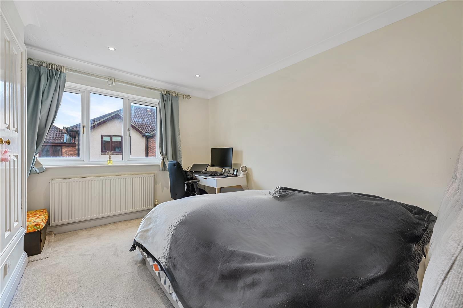 Property in Alpine View, Carshalton, SM5