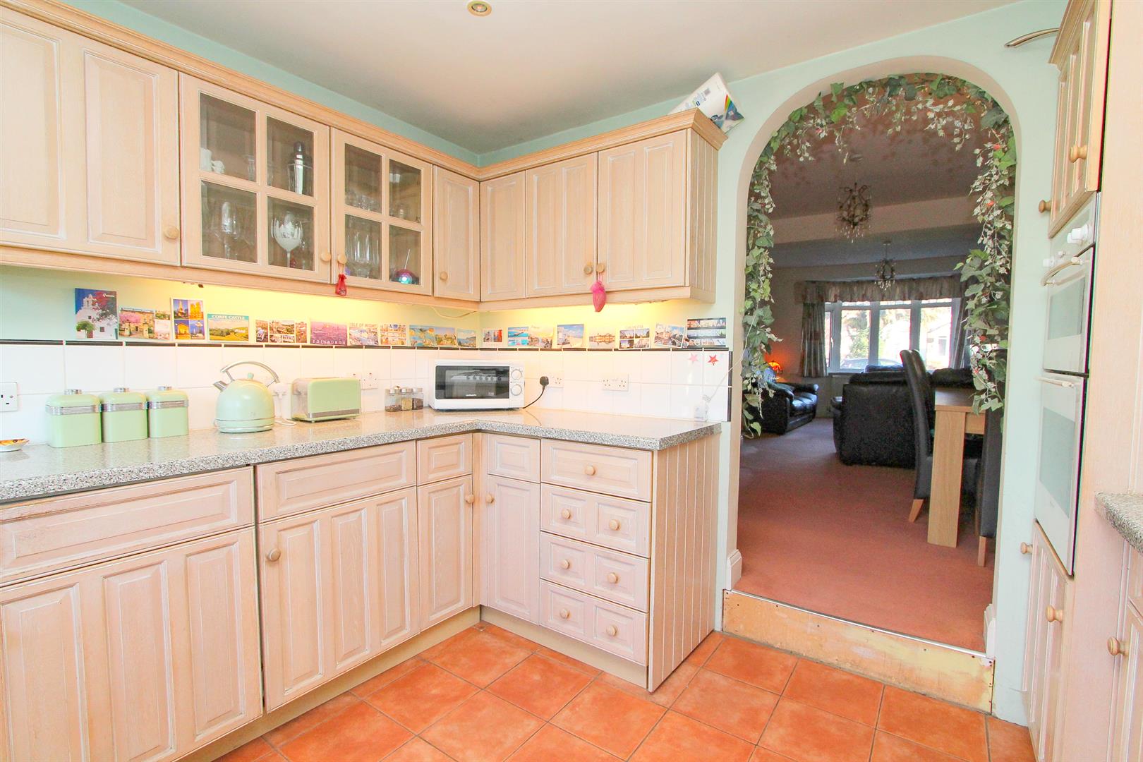 Property in Walton Avenue, Sutton, SM3