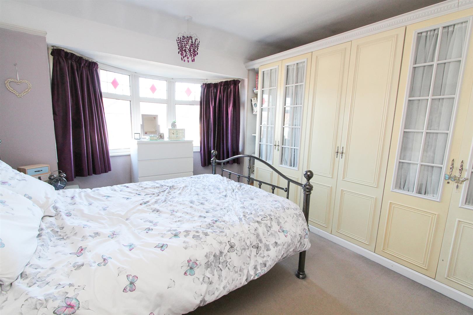Property in Walton Avenue, Sutton, SM3
