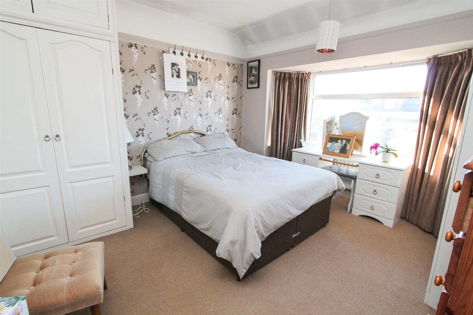 Property in Walton Avenue, Sutton, SM3