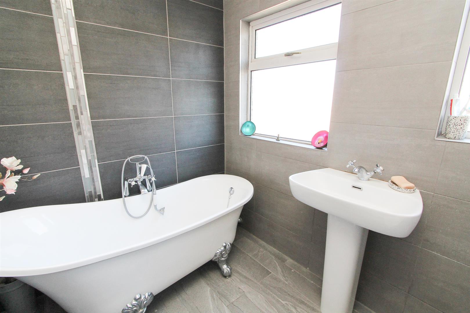 Property in Walton Avenue, Sutton, SM3