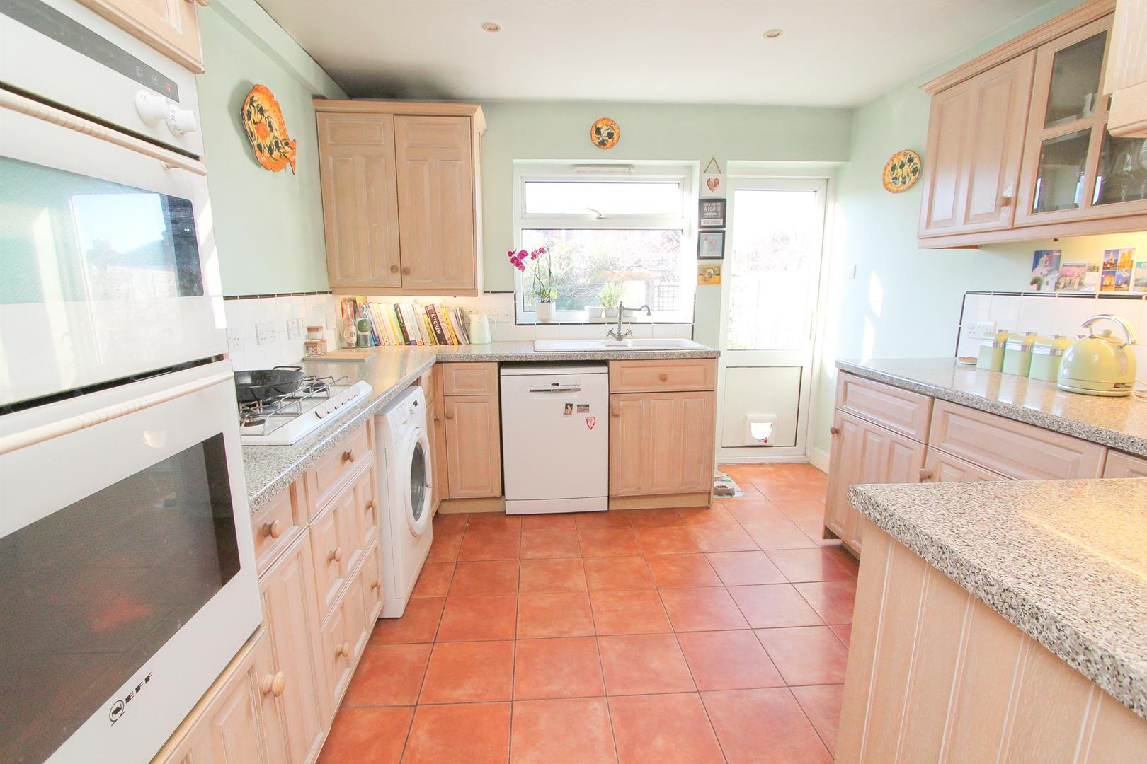 Property in Walton Avenue, Sutton, SM3