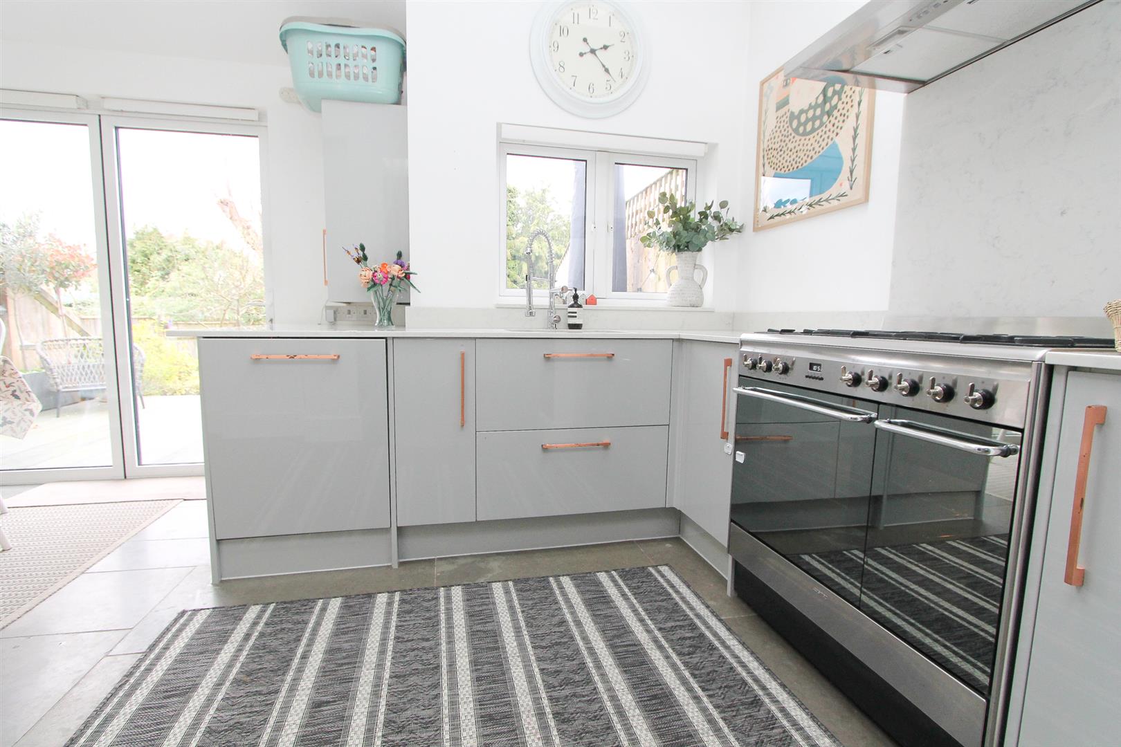 Property in Gordon Road, Carshalton Beeches, SM5