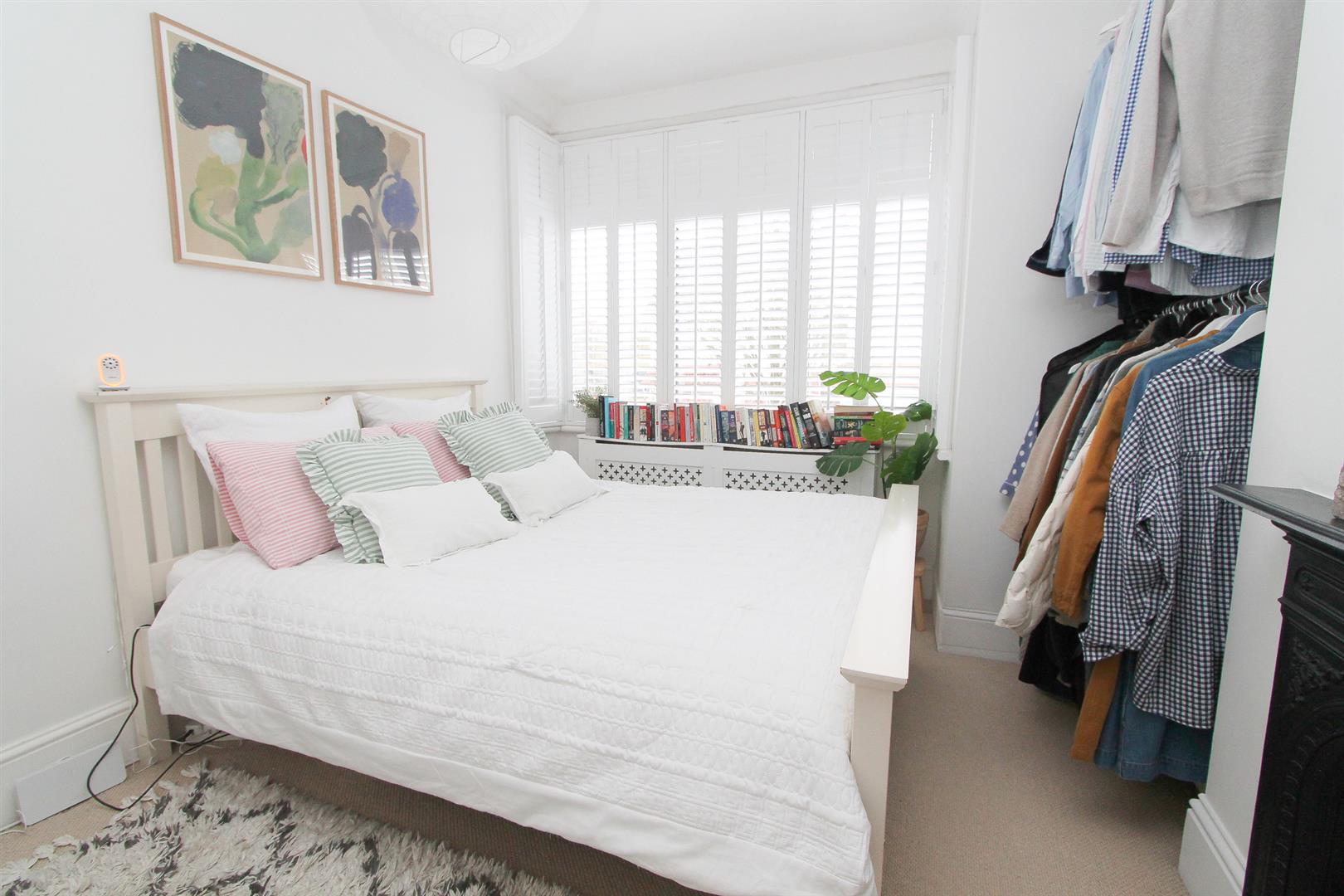 Property in Gordon Road, Carshalton Beeches, SM5