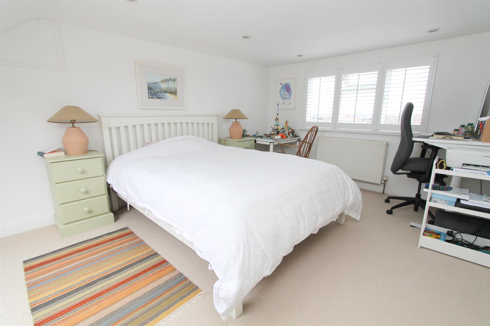 Property in Gordon Road, Carshalton Beeches, SM5