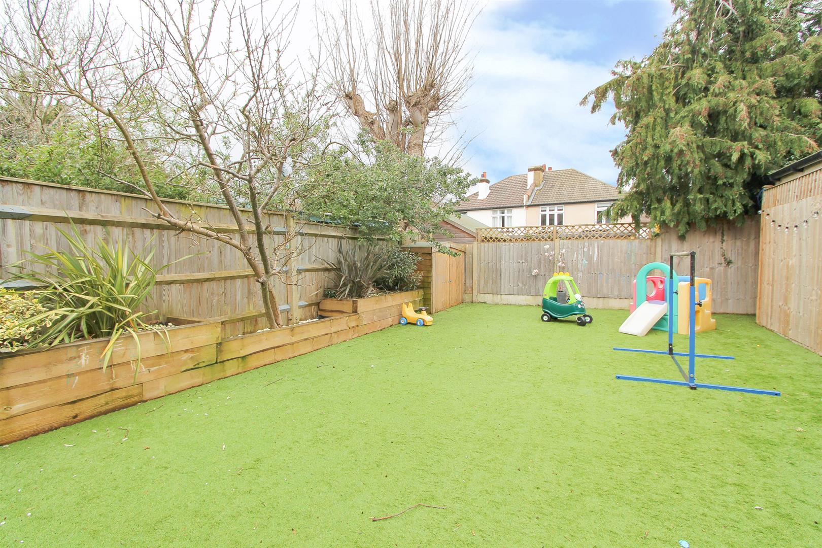 Property in Gordon Road, Carshalton Beeches, SM5