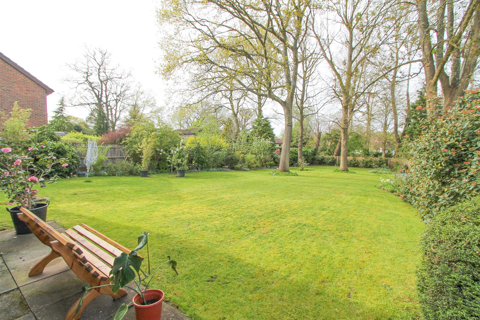 Property in Great Woodcote Park, Purley, CR8
