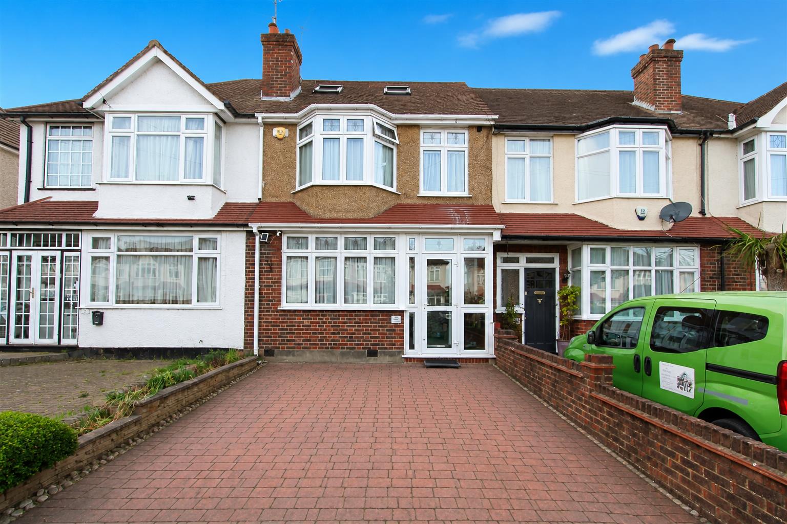 Stoneleigh Avenue, Worcester Park, KT4