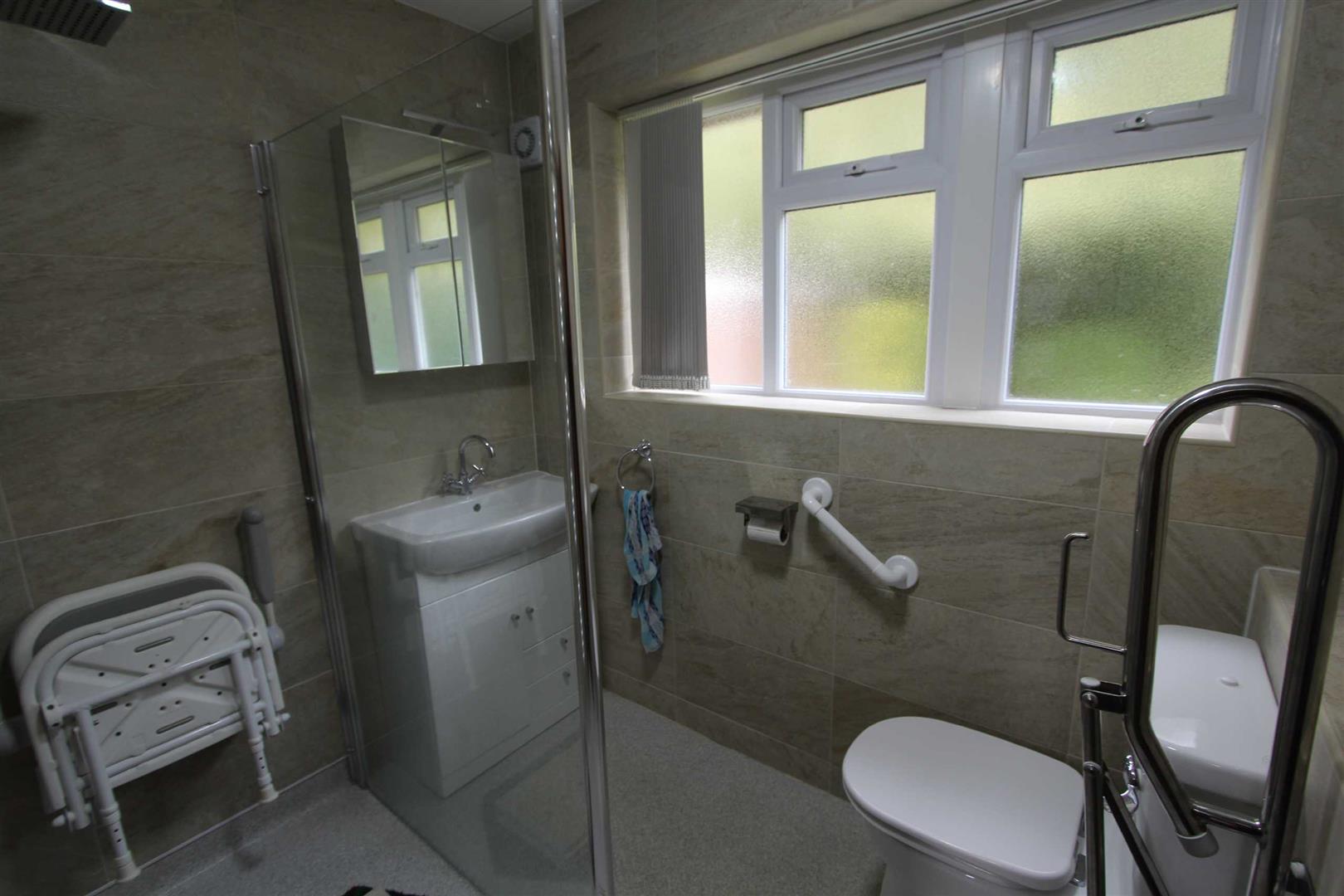 Property in Statham Avenue, Lymm, Cheshire, WA13 9NJ