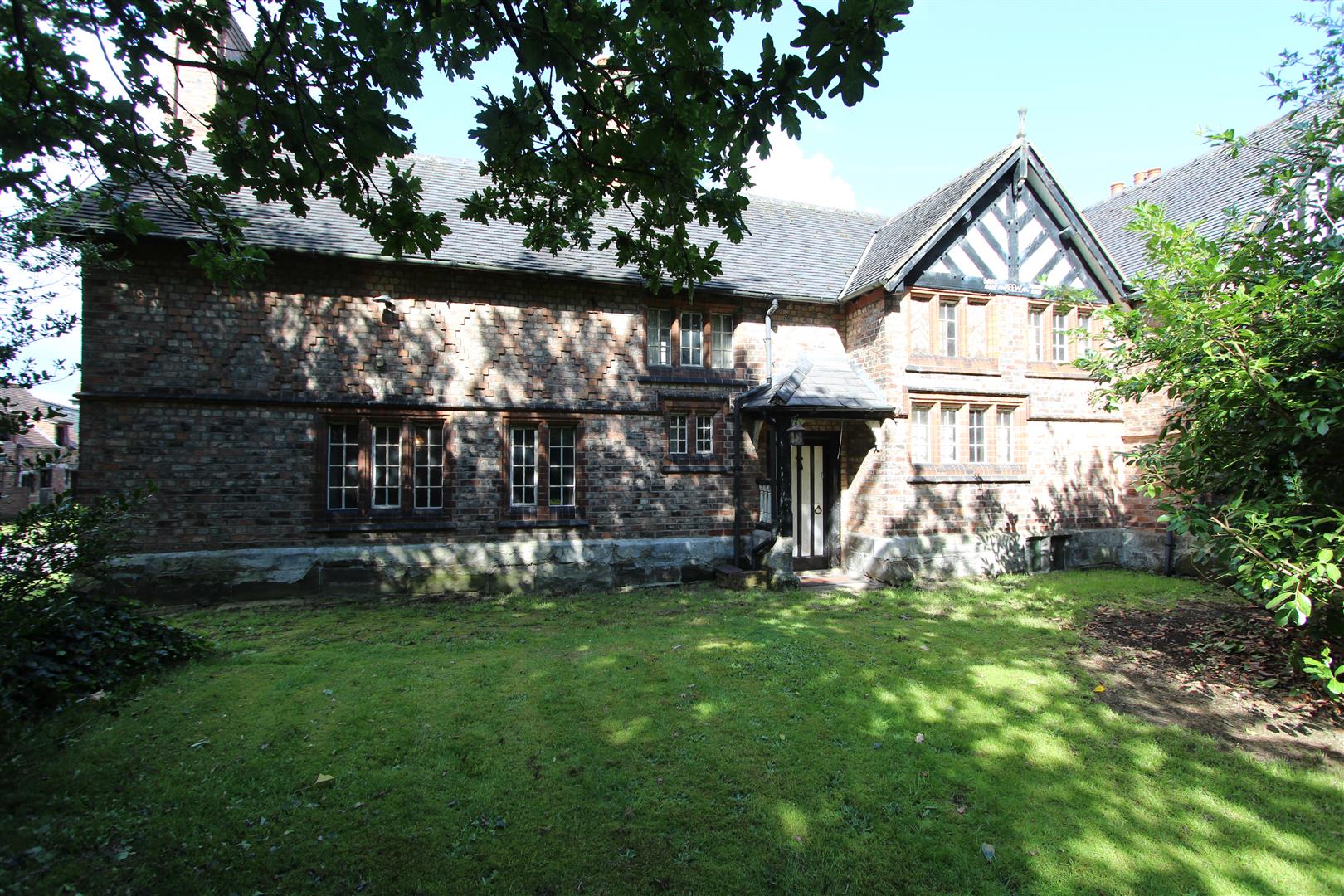 Property in Bent Lane, Warburton, Lymm, Cheshire, WA13 9TQ