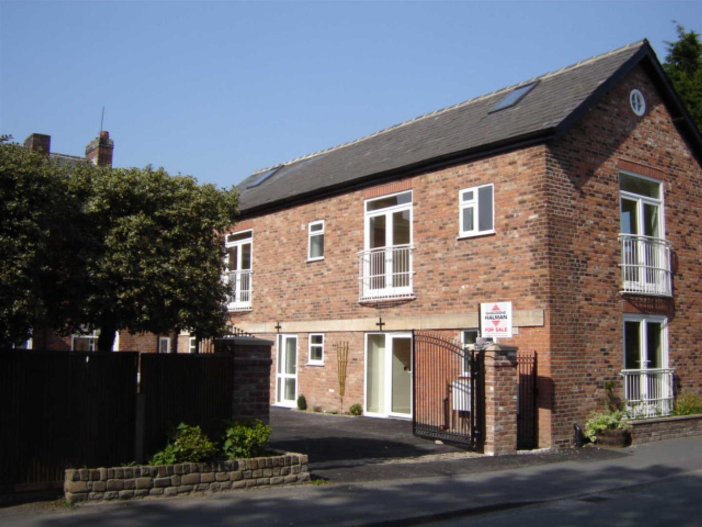 Property in Booths Hill Road, Lymm, Cheshire, WA13 0DP