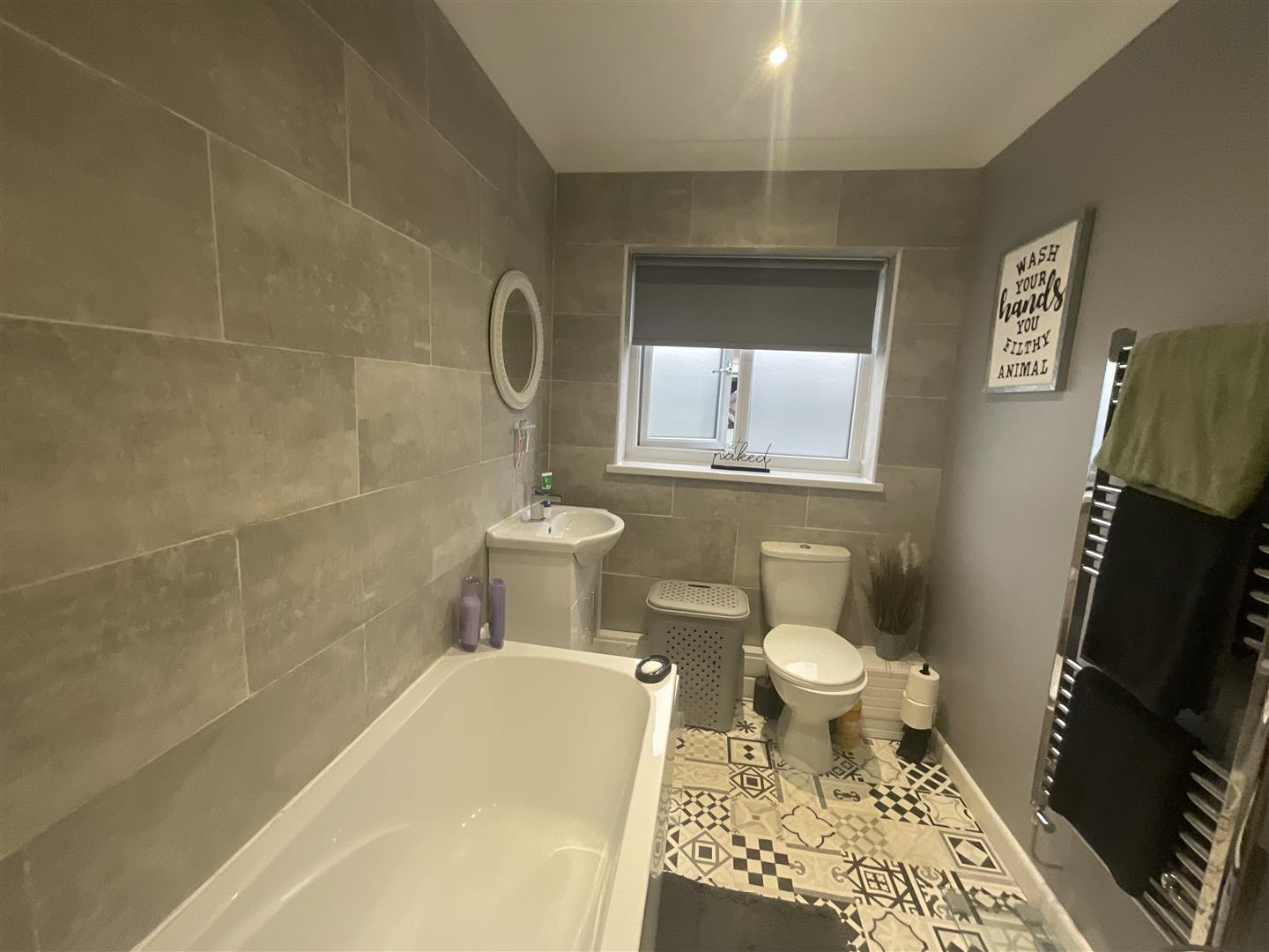 Property in Llwyn Y Bryn, Ammanford, SA18 2ES