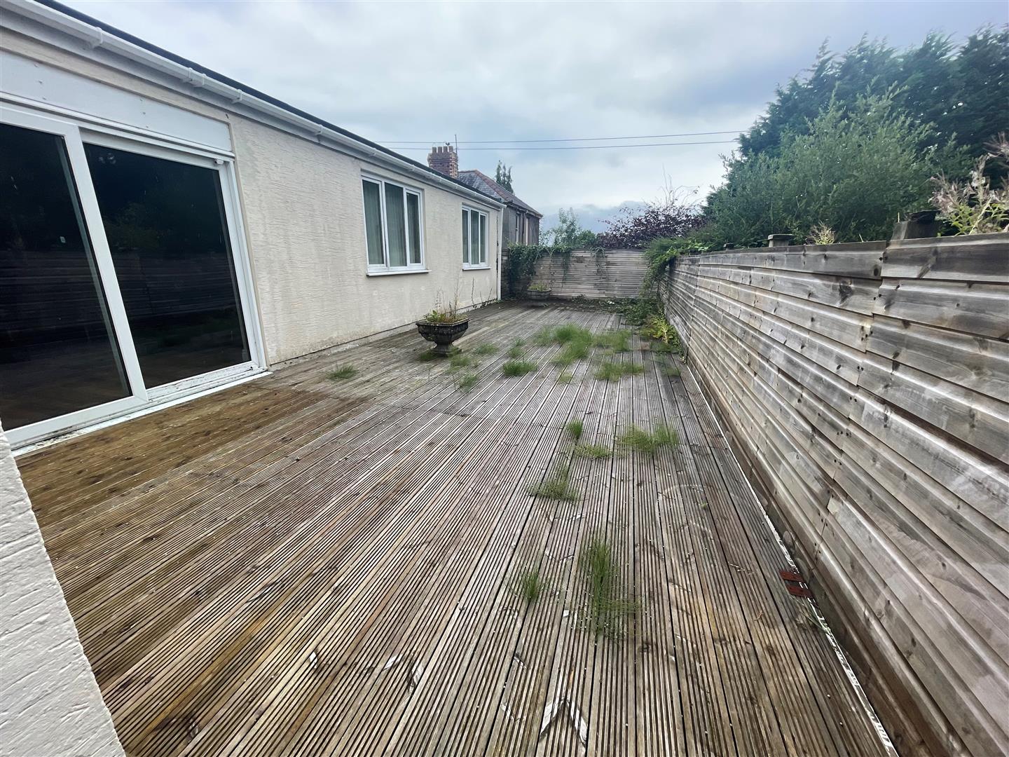Property in Heol Llanelli, Trimsaran, Kidwelly, Carmarthenshire, SA17 4AG