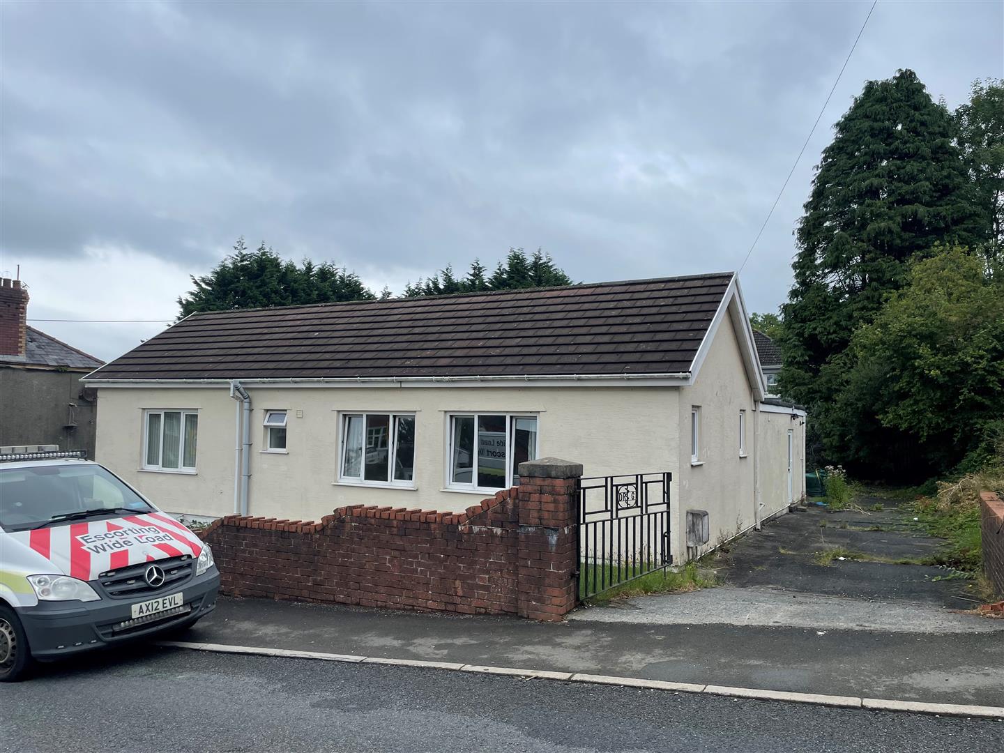 Property in Heol Llanelli, Trimsaran, Kidwelly, Carmarthenshire, SA17 4AG