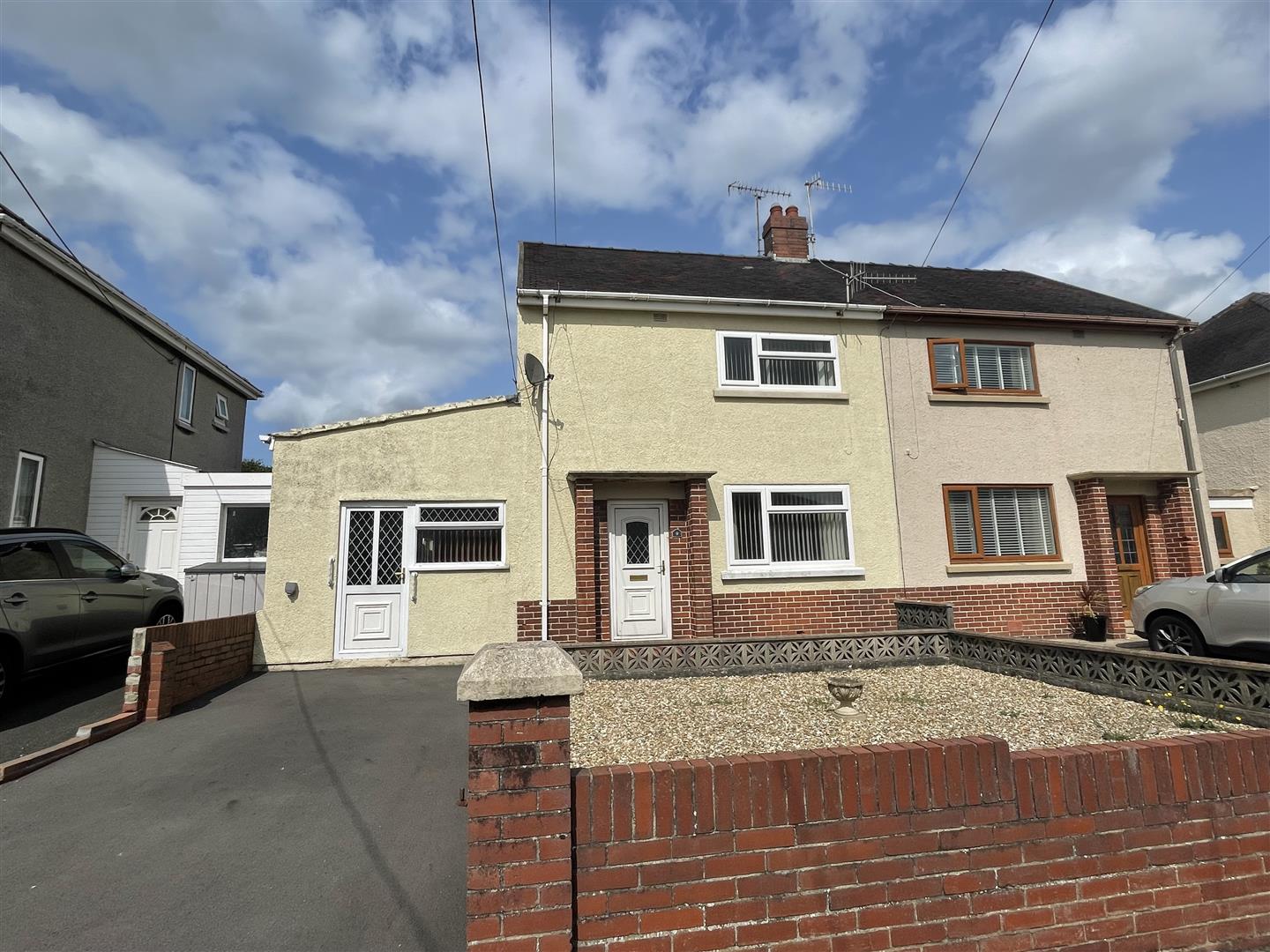 Heol Elizabeth, Burry Port, SA16