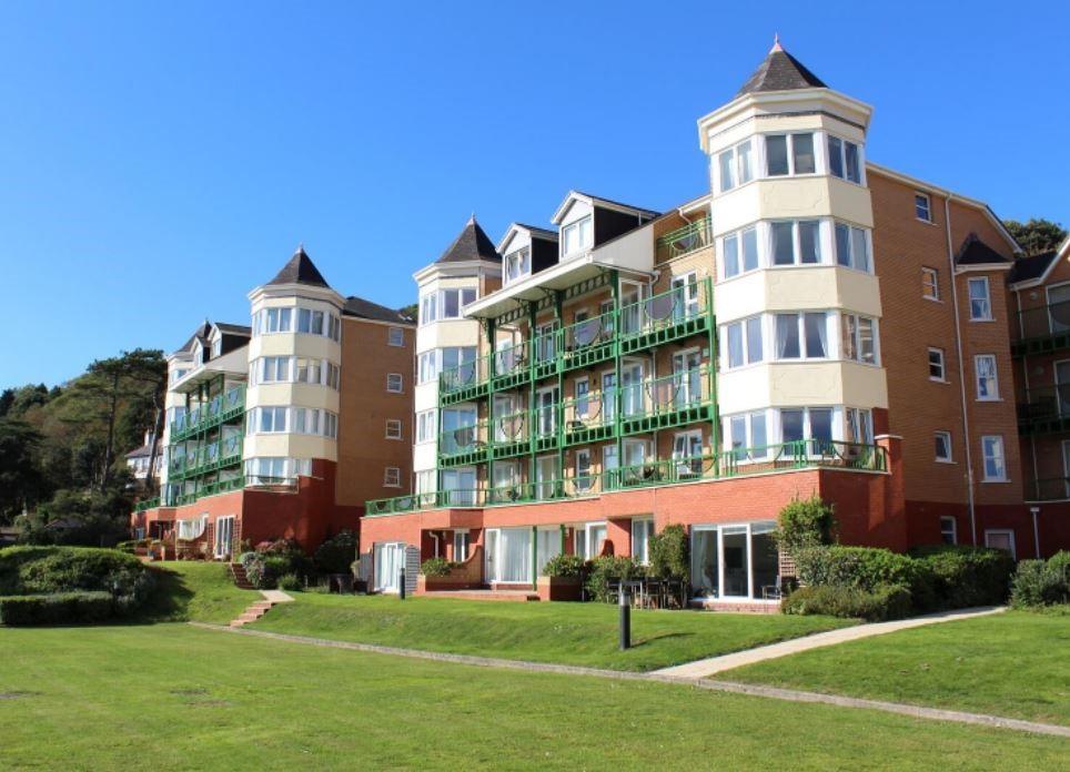 Caswell Bay Court, Swansea, SA3